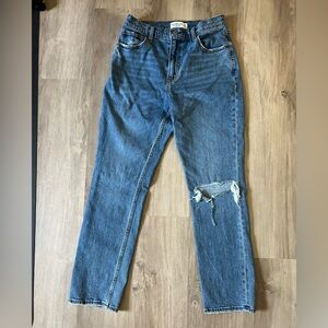 Abercrombie & Fitch
The 90s Slim Straight
Ultra High Rise Size 29 short